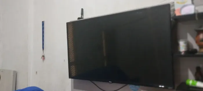TV Philco 43 polegadas tela quebrada para retirar as peças 