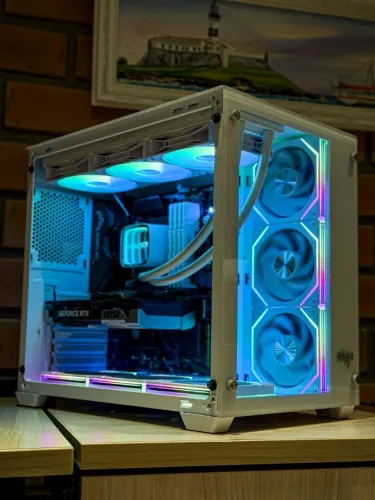 PC Gamer Aquário Branco | Ryzen 7 5700X + RTX 5060 Ti | X570 TUF | 1.5TB SSD