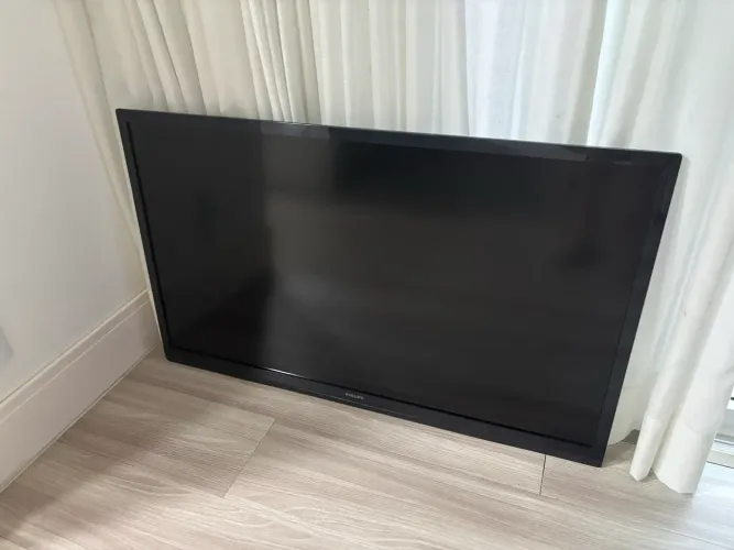 Vendo TV 42 polegadas novinha
