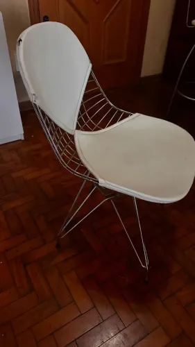 3 Cadeiras - releitura da clássica Bertoia
