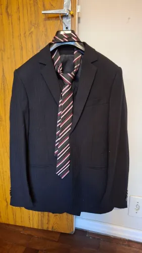 Terno preto clássico e em ótimo estado 