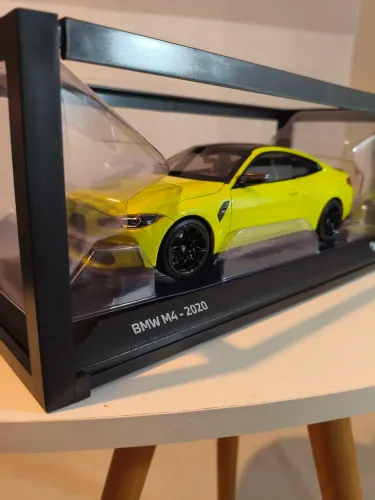 Miniatura BMW M4