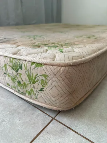 Vendo colchão de casal 