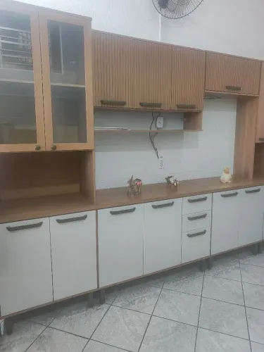 Vende armário completo 7 peças,2100,00  NÃO ENTREGO RETIRAR EM JANDIRA 