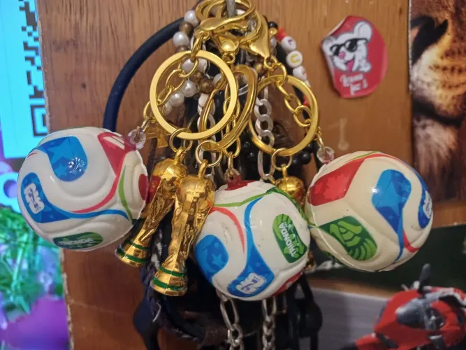 Bola e taça  da copa 2026