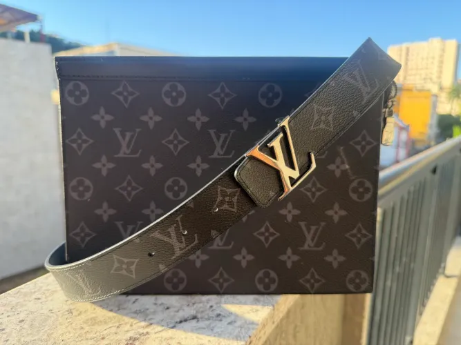 Kit Louis Vuitton Necessarie + Cinto Masculino Couro/Vitelo