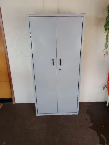 Armário de aço 2 portas,usado, super conservado,com entrega grátis para Ribeirão preto sp