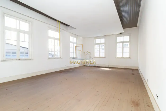 Casa Comercial - Centro/Batel.Que tal montar sua empresa em um magnífico imóvel localizado