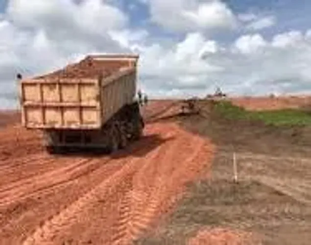Aterro - Terra vermelha - Aluguel de máquina  