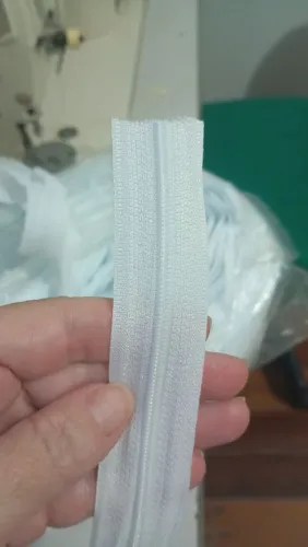Zíper de nylon no metro