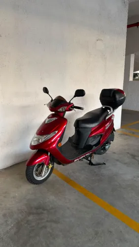 Burgman 125 com apenas 2.800 kms ...raridade