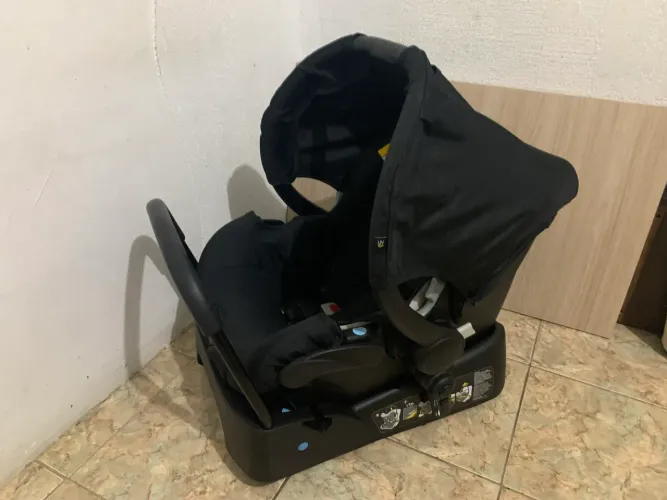 Bebê conforto Safety com suporte para veículo