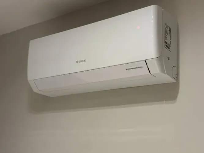Ar Condicionado Gree 9000 BTUs Inverter Quente e Frio 220V Completo Nota Fiscal