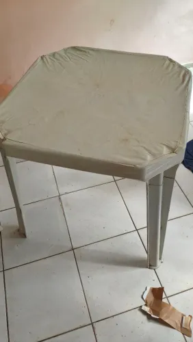 Mesa com 4 cadeiras
