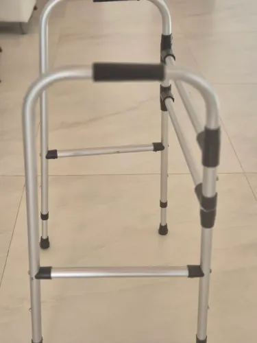Andador ortopedico dobravel de aluminio anodized da marca sequential para mobilidade e equ