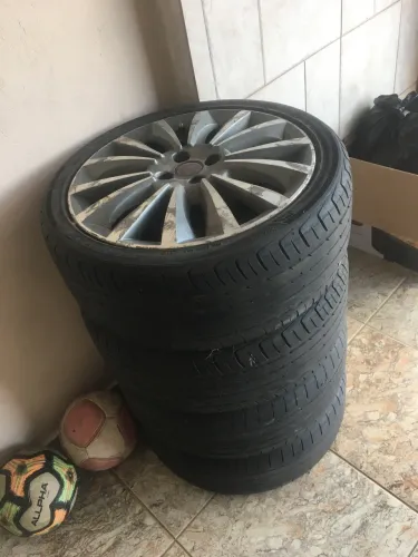Aro 17 do Fiat linea com pneus.