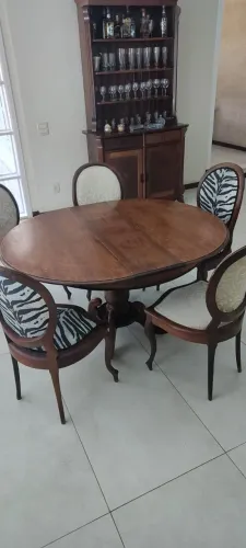 Mesa De Jantar Clássica Extensível Em Madeira Nobre + 5 Cadeiras Estilo Medalhão