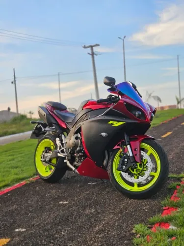 Yamaha R1 2012 leilão sinistro 