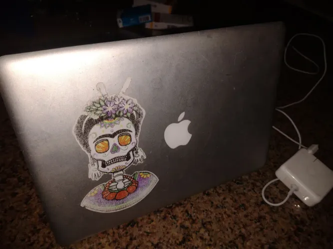 Vendo MacBook para retirada de peças 