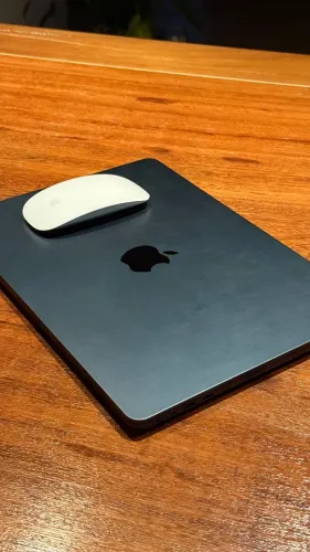 MacBook Air M4 c/ Magic Mouse