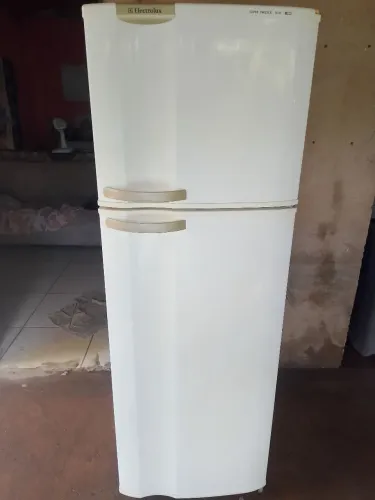 Vendo geladeira funcionando perfeitamente 