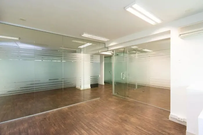Sala Comercial para comprar de 126m² e 2 vagas no Parigi Business