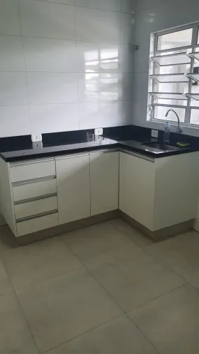 Aluga-se uma casa 