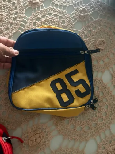 Bolsa Térmica Tommy Hilfiger (Compacta) - Azul/Amarelo  Preço: R$ 49,99
