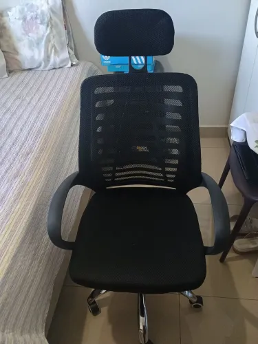 Vendo cadeira de escritório nova