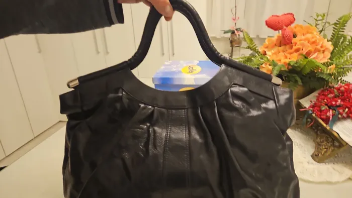Bolsa preta grande em couro