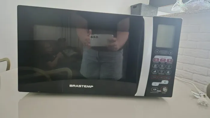 Microondas Brastemp em excelente estado , super conservado .