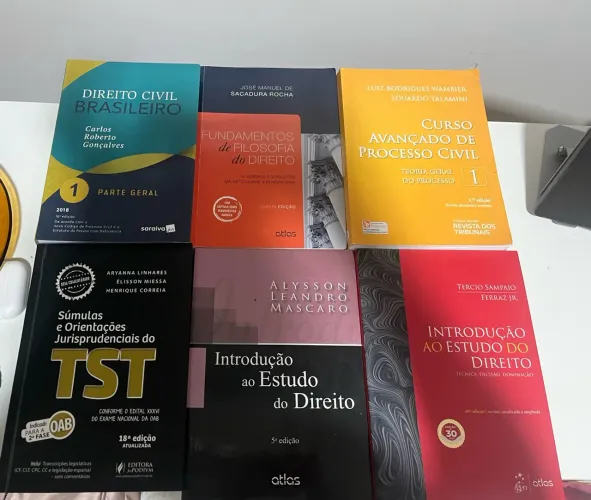 Vendo livros jurídicos 
