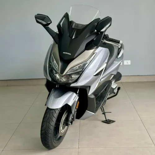 HONDA FORZA 350  ?ANO/MOD.: 2022/2022 ?KM:  9.523 ?MOTOR: 330c Monocilíndrico eSP+ ?CÂ