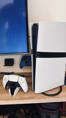 PS5 PRO 2TB 1 controle + Base de carregamento