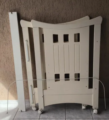 Berço branco + colchão