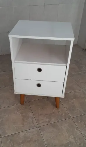 Criado mudo Branco duas gavetas com nicho