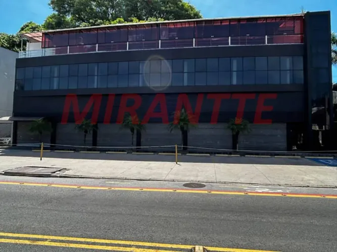 Comercial de 880m² em Horto Florestal