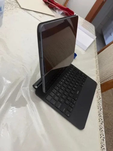 Apple iPad Air 5a Geração,64gb 8gb Ram + Magic Keyboard WIWU Homologado Apple