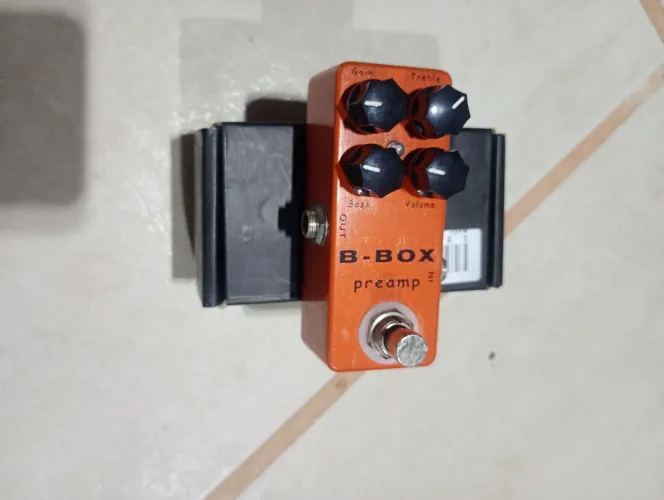 Pedal Mosky pré ampli B box para guitarra