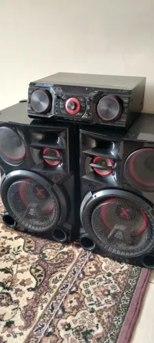 Caixas de som do LG xboom 2.700 watts