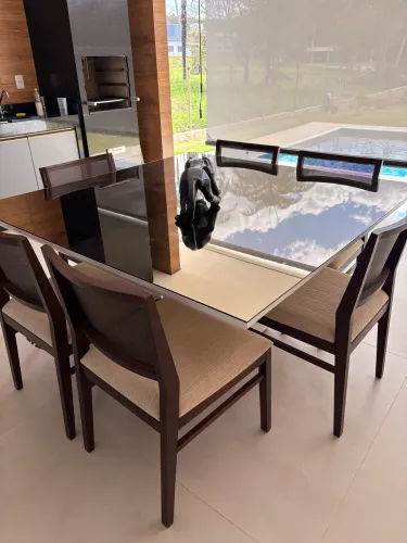 Mesa líder idem com 6 cadeiras.