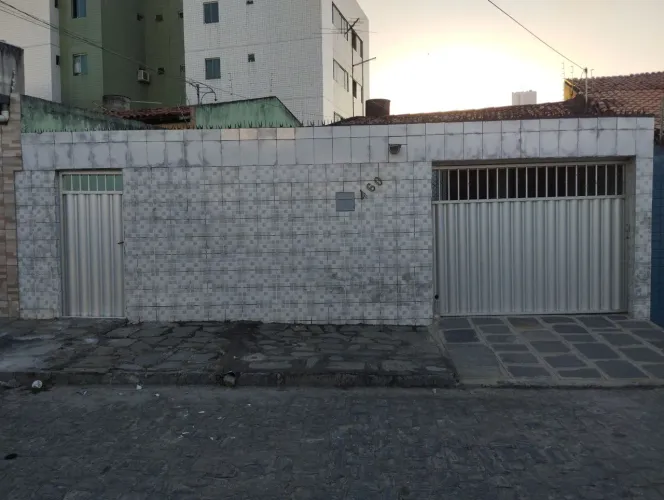 Vendo uma casa no bairro do Cruzeiro