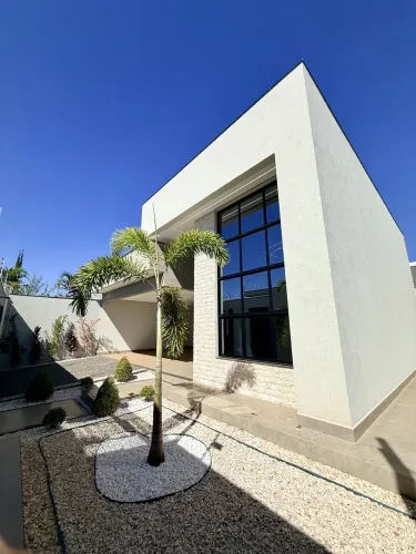 Casa, 4 quartos, 1 suíte, 230 m², 2 vagas no Anápolis City em Anápolis