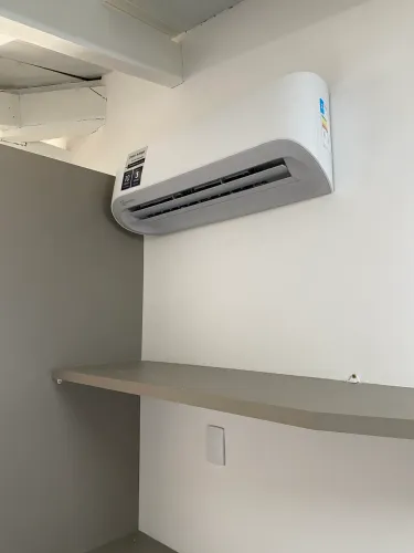 Ar-Condicionado Split Inverter Electrolux 9.000 BTUs - Semi Novo (3 meses)