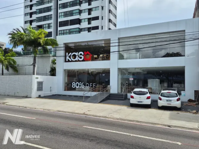 Prédio Comercial na Hermes da Fonseca com Estrutura Completa em Petrópolis