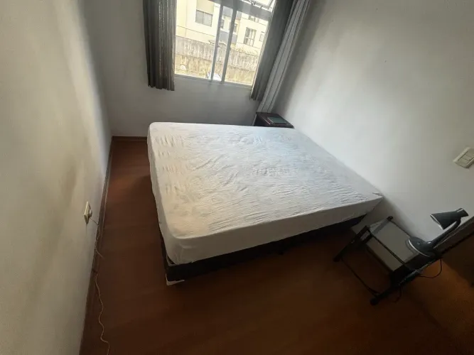 Cama de casal c/ colchão 