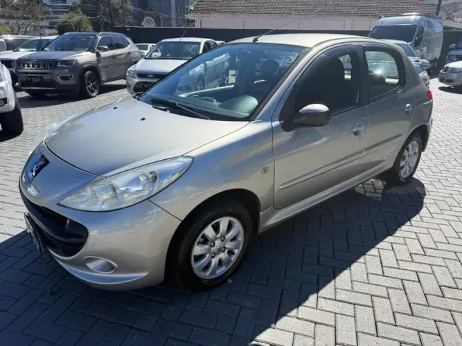 Peugeot 207 XR 1.4 Flex 8V 5P 2010