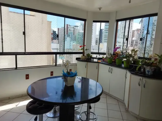Cobertura Duplex com 5 dormitórios sendo 2 suítes e 2 vagas no Centro de Balneário Cambori