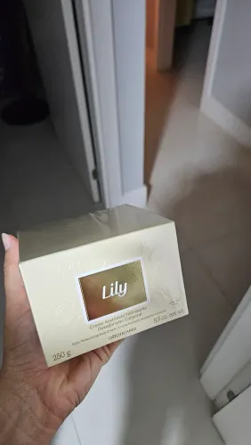 Creme acetinado Lily (lacrado)