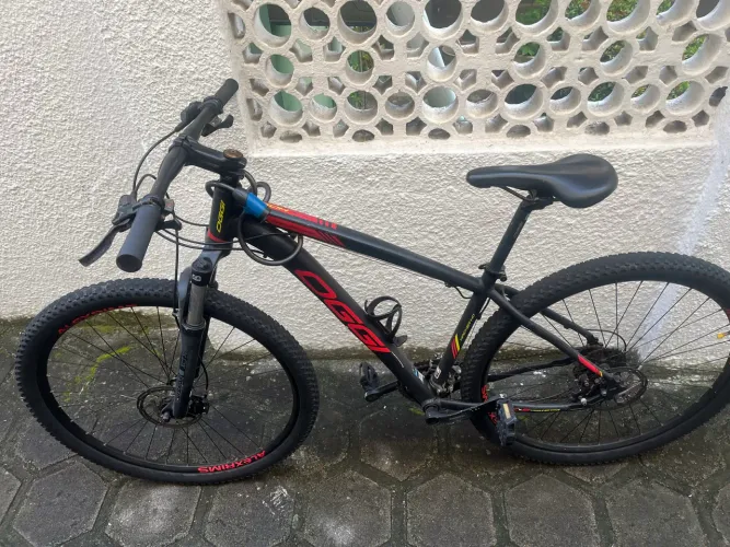 Bicicleta Oggi 28 Marchas - Aro 29 - Freio a Disco